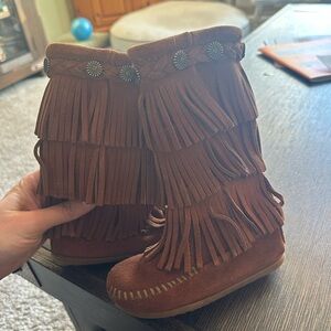 Minnetonka Tan Suede toddler Fringe Boots